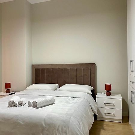 Home Inn Apartment Near City Center Tirana Exterior foto